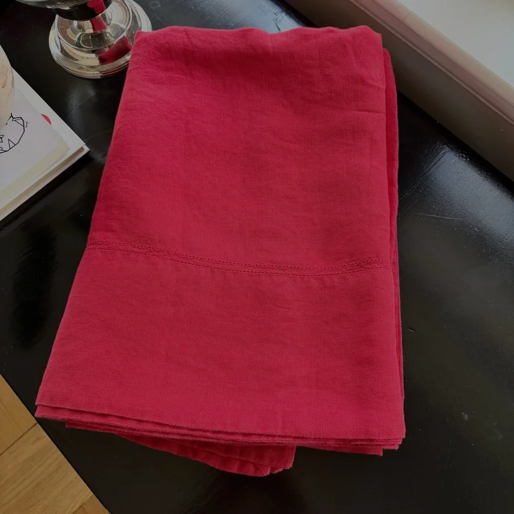 Williams Sonoma Red‎ Linen Tablecloth 70x90 Luxury Hosting Decor